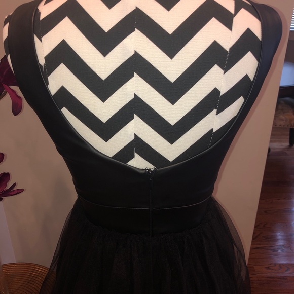 BCBG BLACK DRESS - Picture 3 of 3